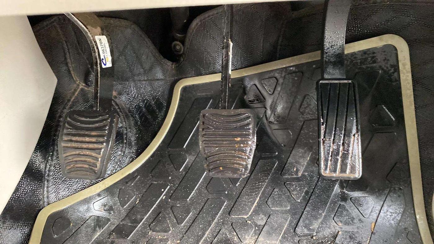 2022 Mahindra XUV300 W8 1.5 DIESEL, Diesel, Manual, 48,030 km, Pedals