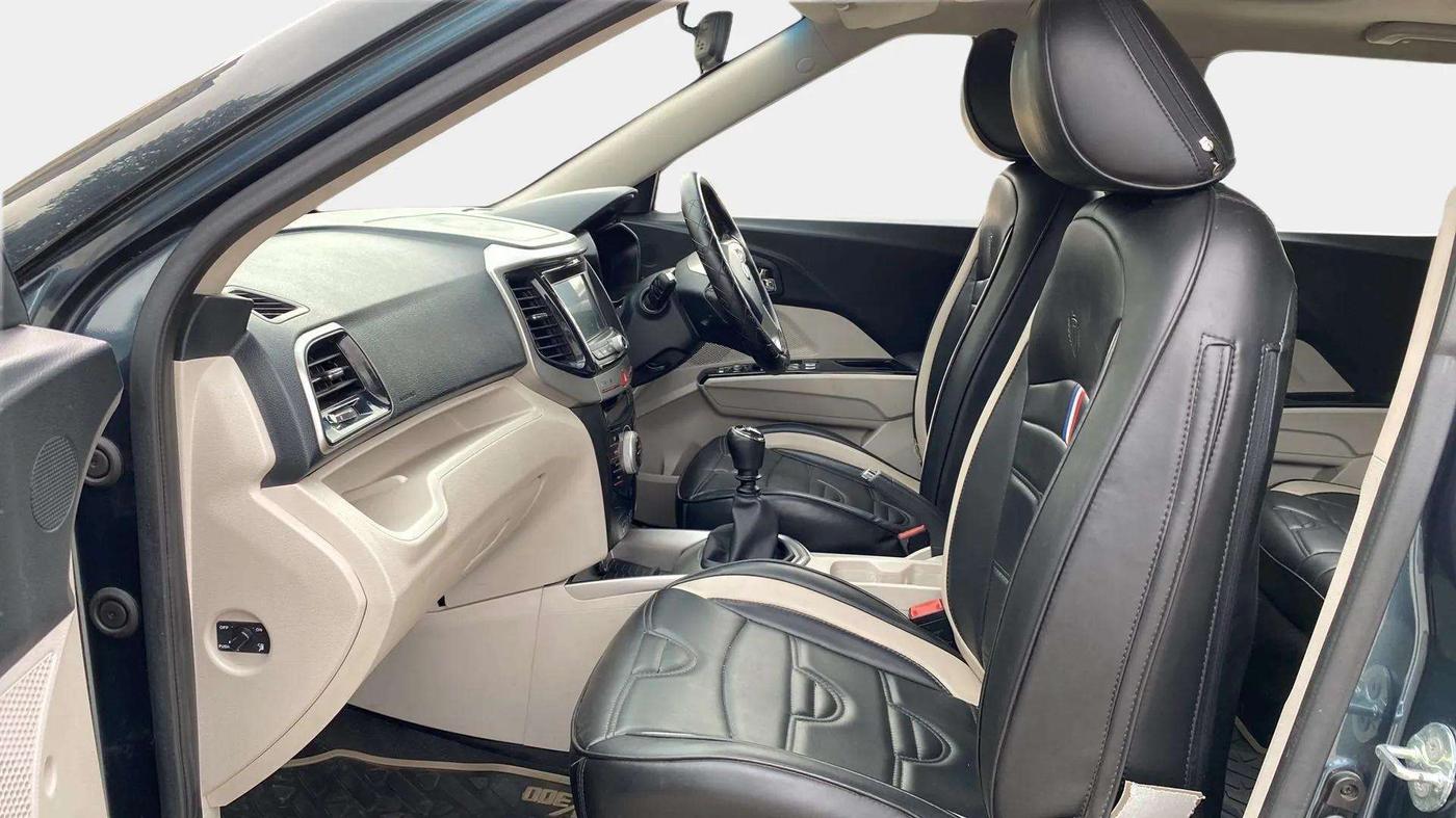 2022 Mahindra XUV300 W8 1.5 DIESEL, Diesel, Manual, 48,030 km, Right Side Front Door Cabin