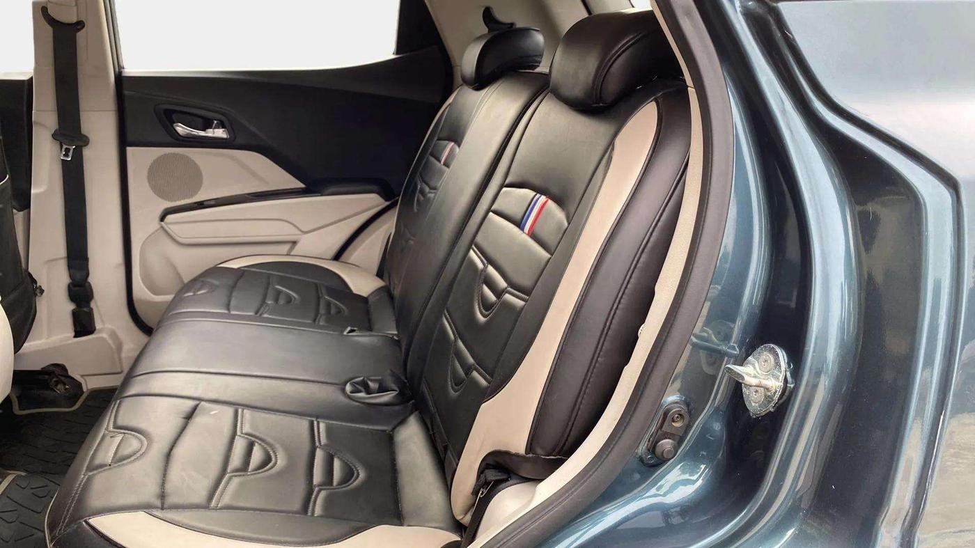 2022 Mahindra XUV300 W8 1.5 DIESEL, Diesel, Manual, 48,030 km, Right Side Rear Door Cabin