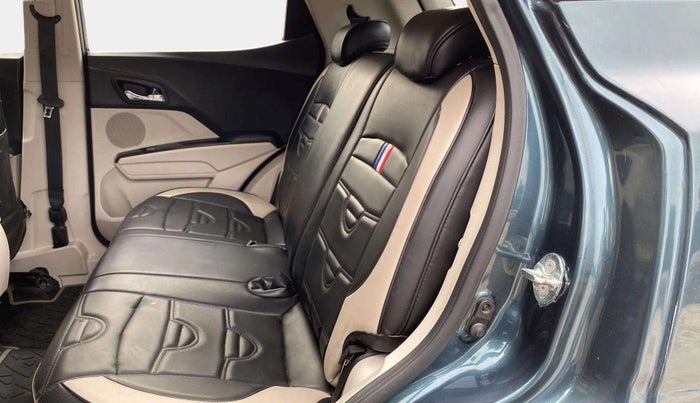 2022 Mahindra XUV300 W8 1.5 DIESEL, Diesel, Manual, 47,991 km, Right Side Rear Door Cabin