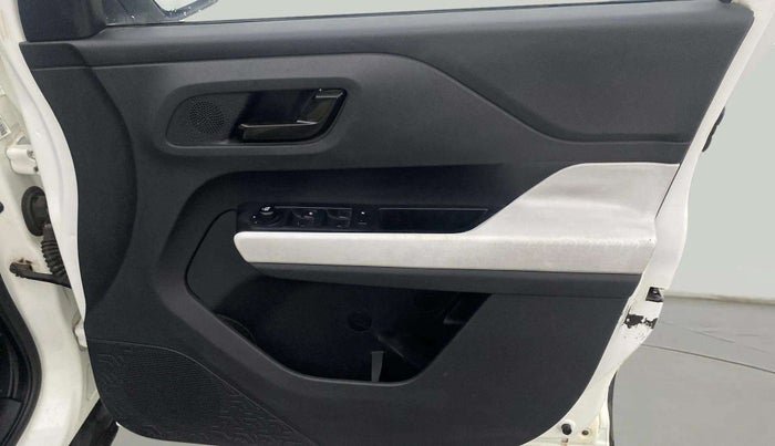 2023 Tata PUNCH ACCOMPLISHED MT CNG, CNG, Manual, 26,740 km, Driver Side Door Panels Control