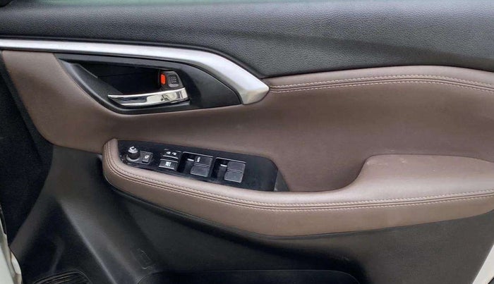2022 Toyota URBAN CRUISER HYRYDER V HYBRID, Hybrid, Automatic, 64,206 km, Driver Side Door Panels Control