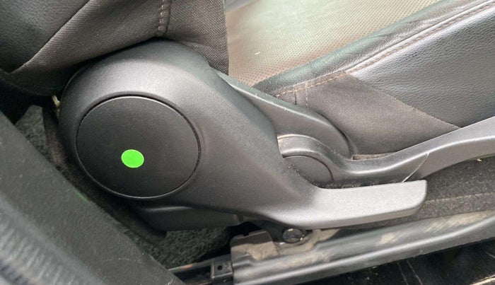 2022 Toyota URBAN CRUISER HYRYDER V HYBRID, Hybrid, Automatic, 64,206 km, Driver Side Adjustment Panel