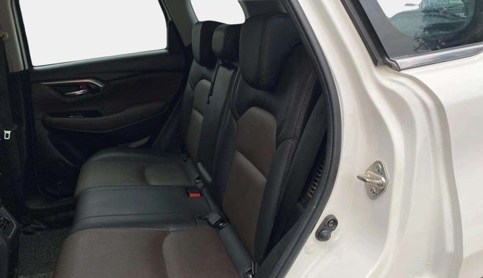 2022 Toyota URBAN CRUISER HYRYDER V HYBRID, Hybrid, Automatic, 64,206 km, Right Side Rear Door Cabin