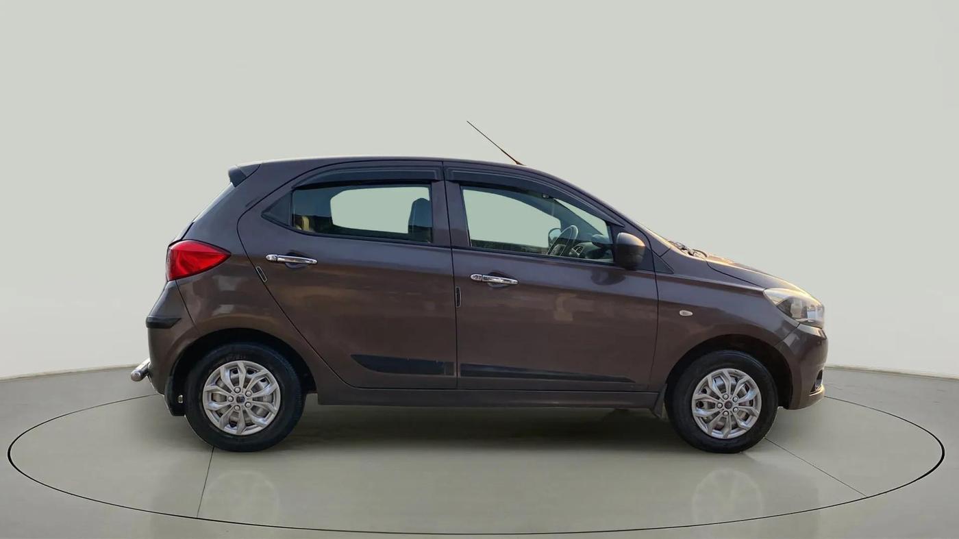 2019 Tata Tiago XE PETROL, CNG, Manual, 31,874 km, Right Side