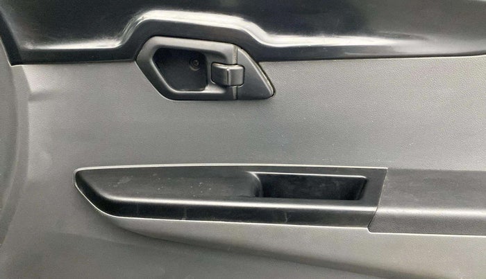2018 Mahindra KUV 100 NXT K2+ P 6 STR, Petrol, Manual, 41,413 km, Driver Side Door Panels Control