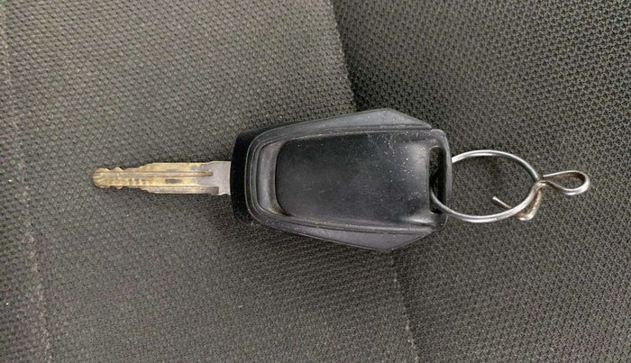 2018 Mahindra KUV 100 NXT K2+ P 6 STR, Petrol, Manual, 41,413 km, Key Close Up