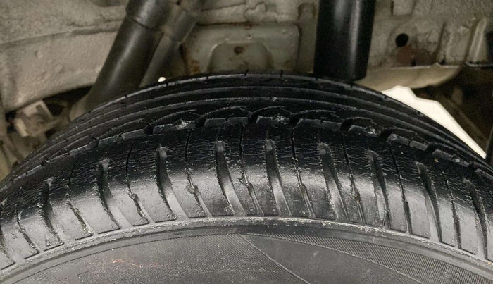 2018 Mahindra KUV 100 NXT K2+ P 6 STR, Petrol, Manual, 41,413 km, Left Rear Tyre Tread