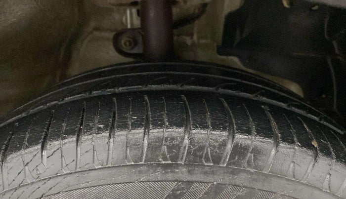 2018 Mahindra KUV 100 NXT K2+ P 6 STR, Petrol, Manual, 41,413 km, Right Front Tyre Tread