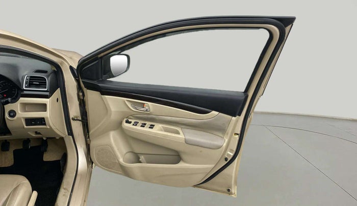 2016 Maruti Ciaz ZXI+, Petrol, Manual, 75,073 km, RHS Front Door