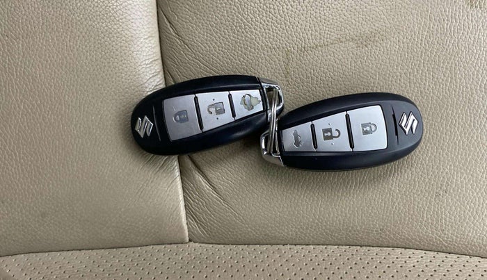 2016 Maruti Ciaz ZXI+, Petrol, Manual, 75,073 km, Key Close Up