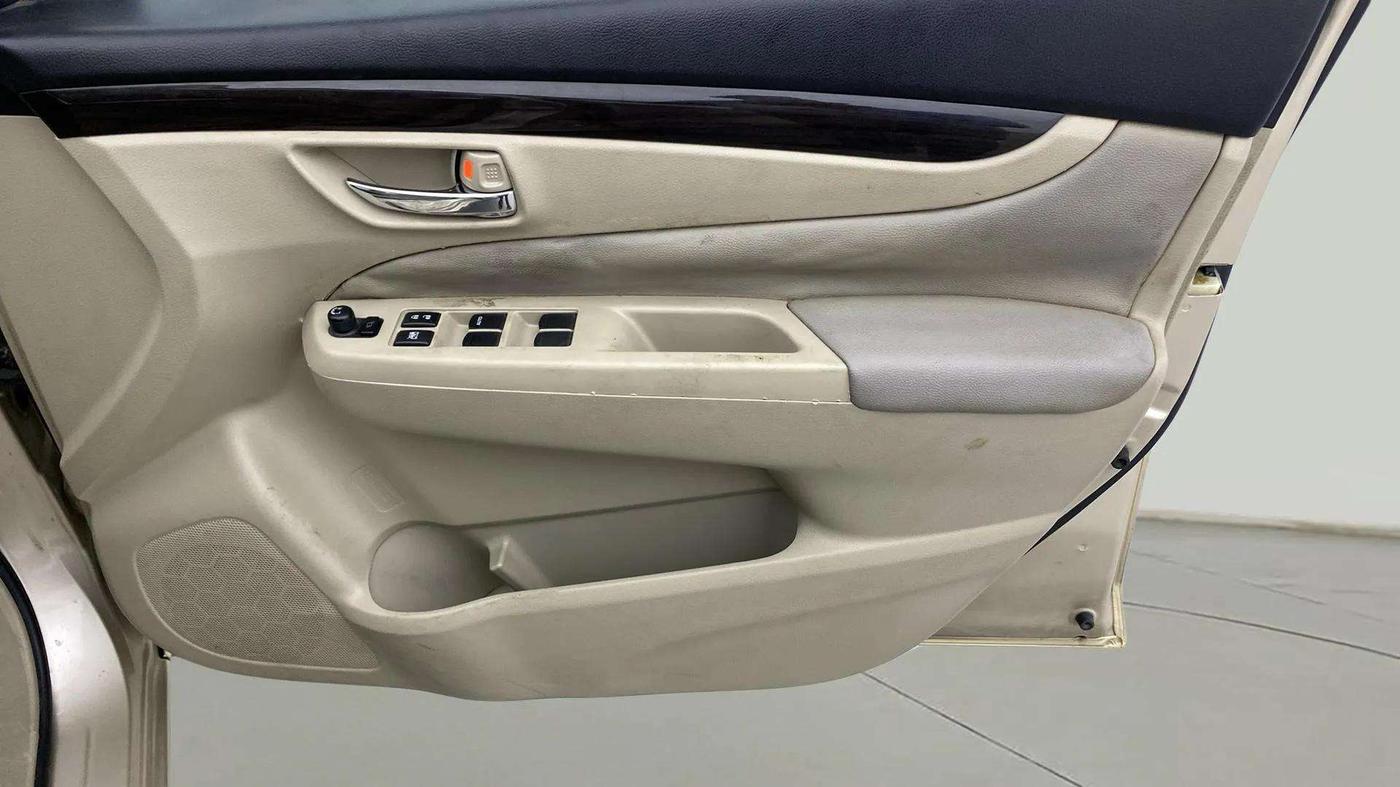 2016 Maruti Ciaz ZXI+, Petrol, Manual, 75,073 km, Driver Side Door Panels Control