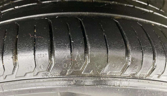 2016 Maruti Ciaz ZXI+, Petrol, Manual, 75,073 km, Right Front Tyre Tread
