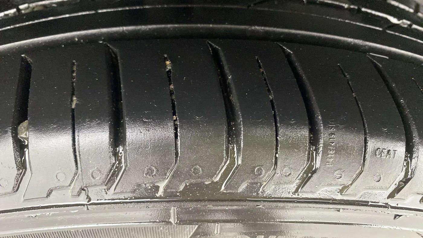 2016 Maruti Ciaz ZXI+, Petrol, Manual, 75,073 km, Right Rear Tyre Tread