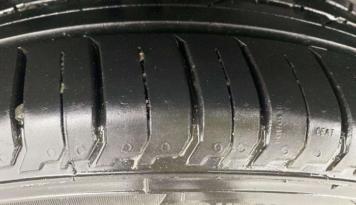 2016 Maruti Ciaz ZXI+, Petrol, Manual, 75,073 km, Right Rear Tyre Tread
