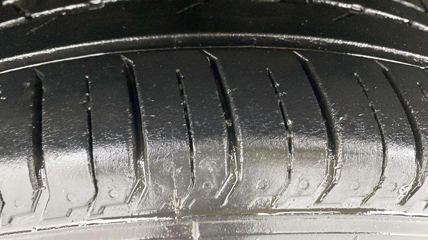 2016 Maruti Ciaz ZXI+, Petrol, Manual, 75,073 km, Left Front Tyre Tread