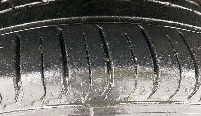 2016 Maruti Ciaz ZXI+, Petrol, Manual, 75,073 km, Left Front Tyre Tread