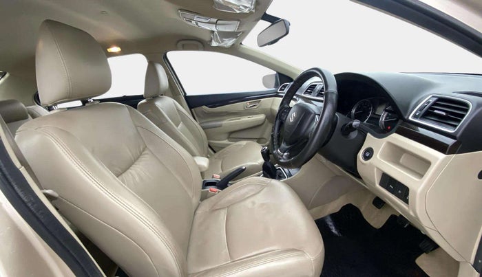 2016 Maruti Ciaz ZXI+, Petrol, Manual, 75,073 km, Right Side Front Door Cabin