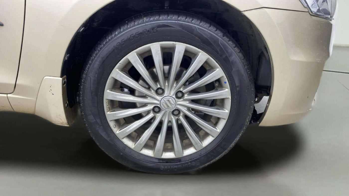 2016 Maruti Ciaz ZXI+, Petrol, Manual, 75,073 km, Right Front Wheel