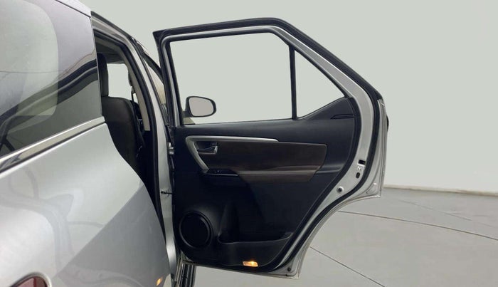 2018 Toyota Fortuner 2.8 4X2 MT, Diesel, Manual, 57,660 km, RHS Rear Door