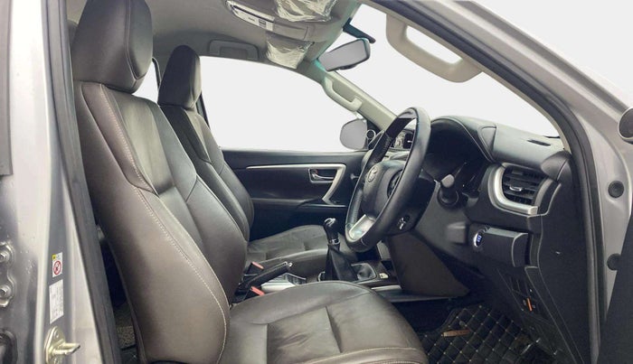 2018 Toyota Fortuner 2.8 4X2 MT, Diesel, Manual, 57,660 km, Right Side Front Door Cabin
