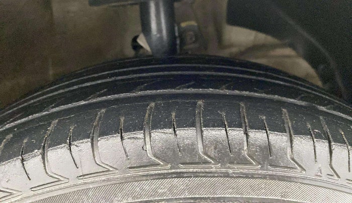 2019 Maruti Dzire VDI, Diesel, Manual, 75,344 km, Right Front Tyre Tread