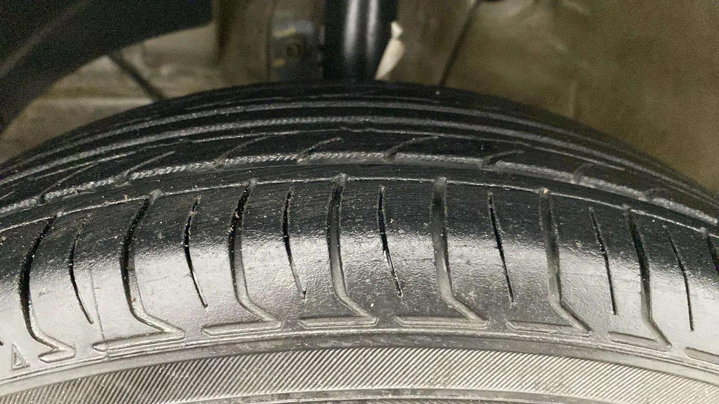 2019 Maruti Dzire VDI, Diesel, Manual, 75,344 km, Left Front Tyre Tread