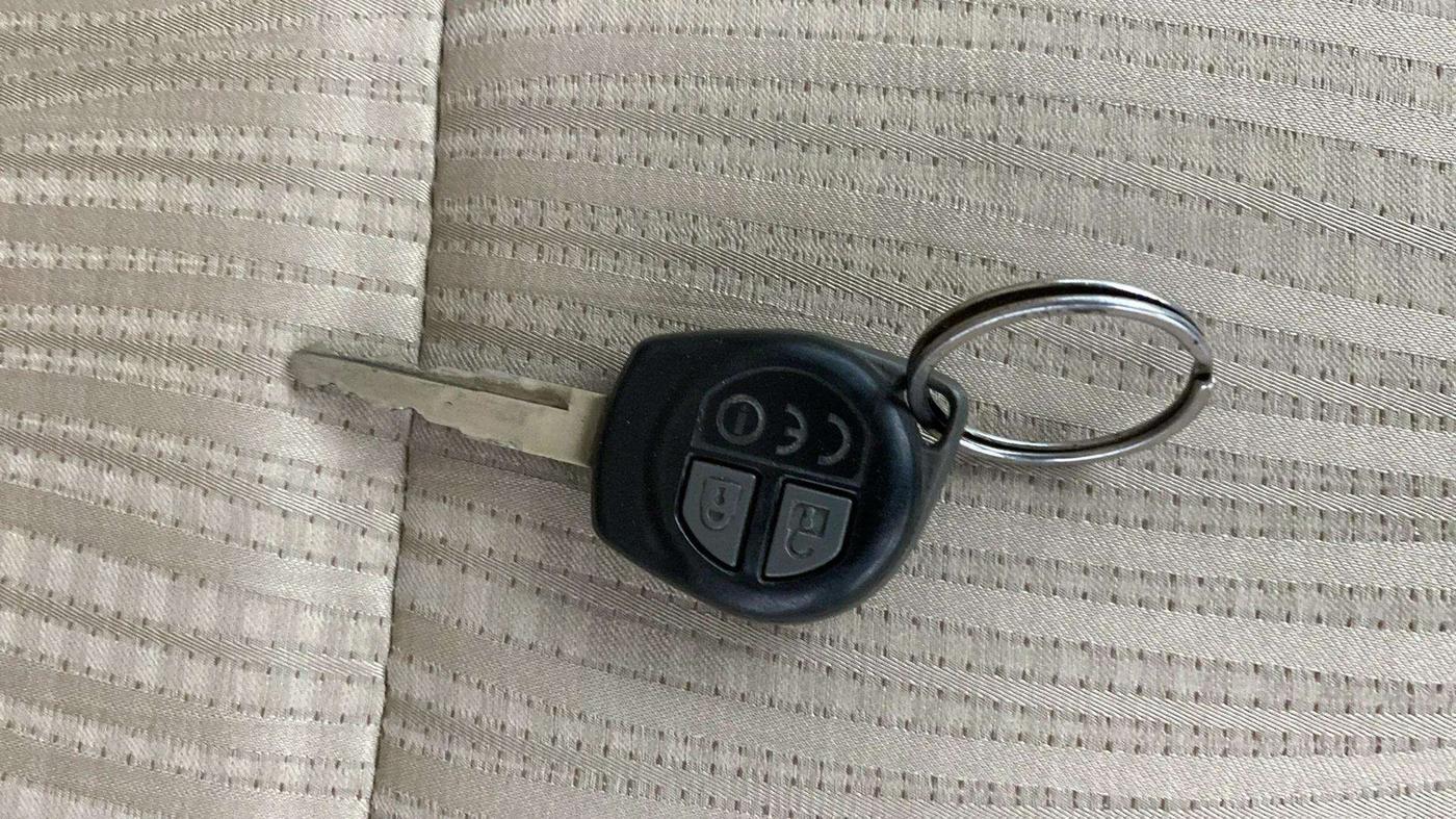 2019 Maruti Dzire VDI, Diesel, Manual, 75,344 km, Key Close Up