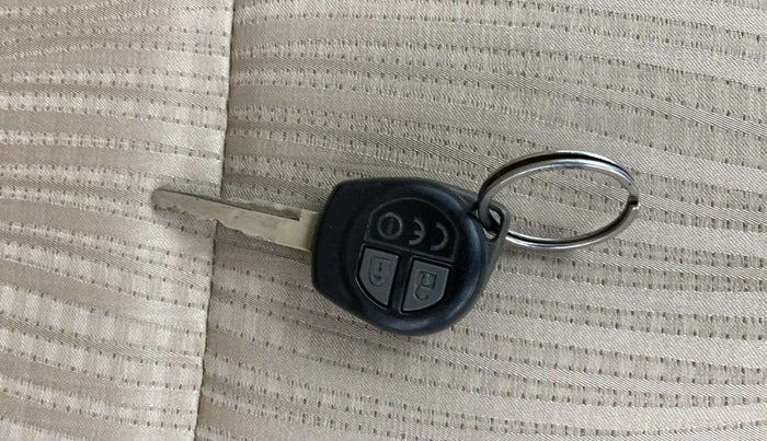2019 Maruti Dzire VDI, Diesel, Manual, 75,344 km, Key Close Up