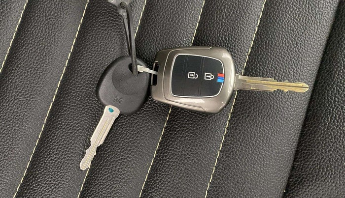 2020 Hyundai NEW SANTRO SPORTZ MT, Petrol, Manual, 28,869 km, Key Close Up