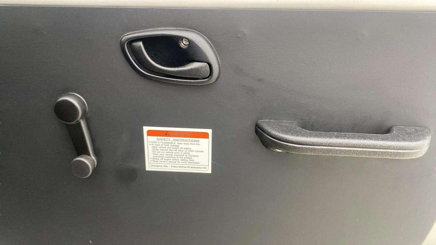 2023 Maruti Eeco 5 STR AC CNG, CNG, Manual, 2,920 km, Driver Side Door Panels Control