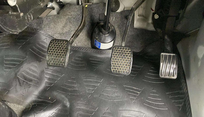 2023 Maruti Eeco 5 STR AC CNG, CNG, Manual, 2,920 km, Pedals