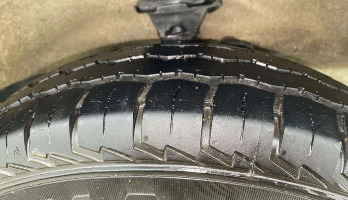 2023 Maruti Eeco 5 STR AC CNG, CNG, Manual, 2,920 km, Right Front Tyre Tread