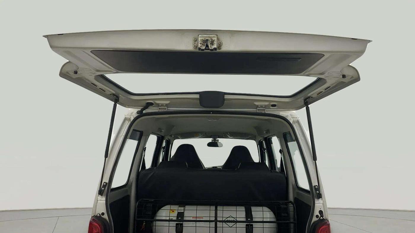 2023 Maruti Eeco 5 STR AC CNG, CNG, Manual, 2,920 km, Boot Door Open