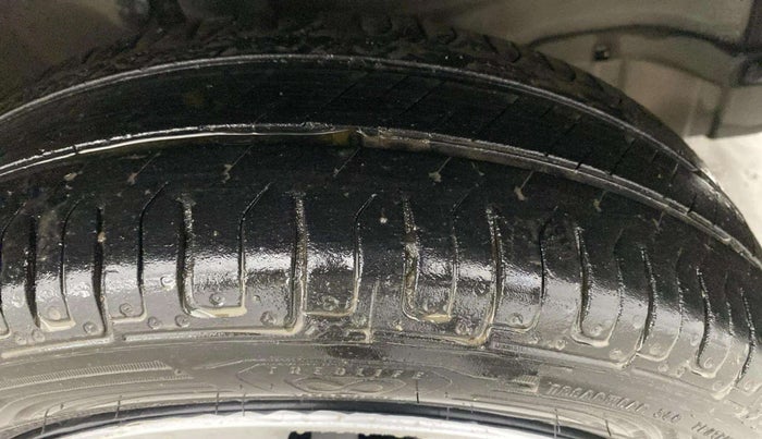 2016 Maruti Wagon R 1.0 VXI AMT, Petrol, Automatic, 1,01,288 km, Right Front Tyre Tread