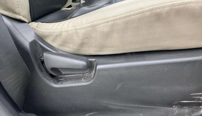 2016 Maruti Wagon R 1.0 VXI AMT, Petrol, Automatic, 1,01,288 km, Driver Side Adjustment Panel