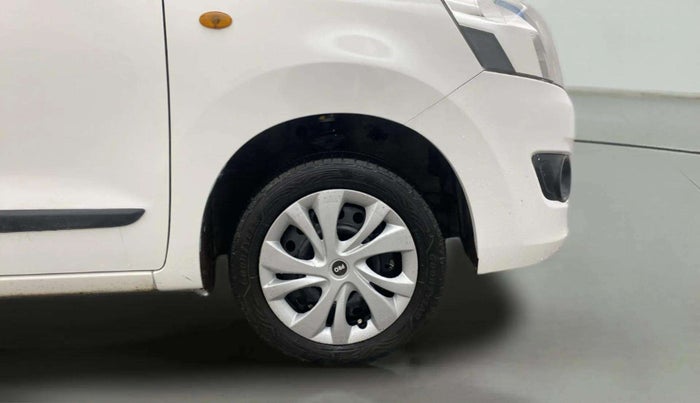 2016 Maruti Wagon R 1.0 VXI AMT, Petrol, Automatic, 1,01,288 km, Right Front Wheel