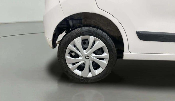 2016 Maruti Wagon R 1.0 VXI AMT, Petrol, Automatic, 1,01,288 km, Right Rear Wheel