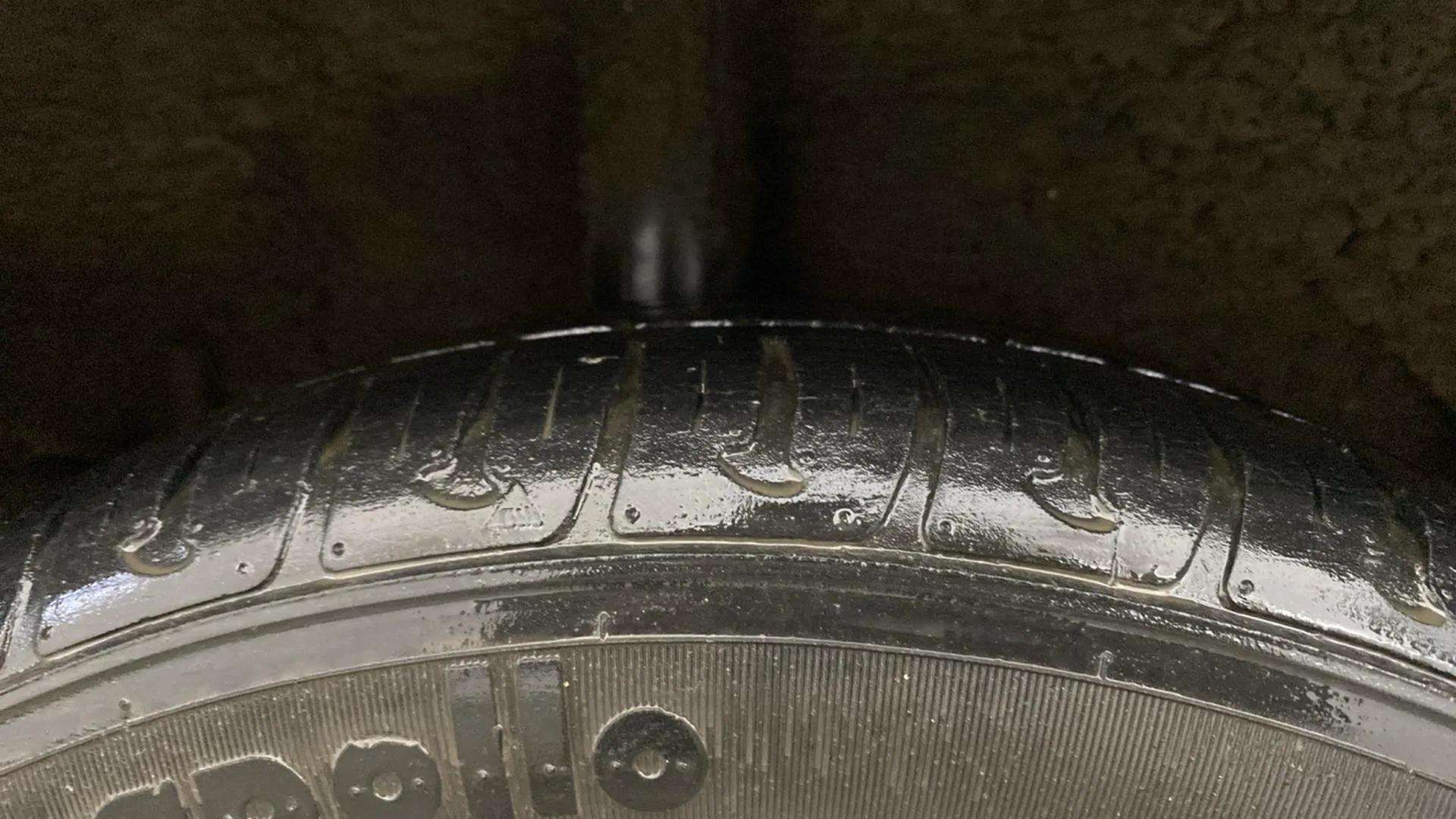 RHS-Rear-Tyre-Tread-19