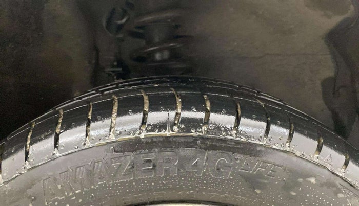 2015 Maruti Alto K10 LXI CNG, CNG, Manual, 34,037 km, Right Front Tyre Tread