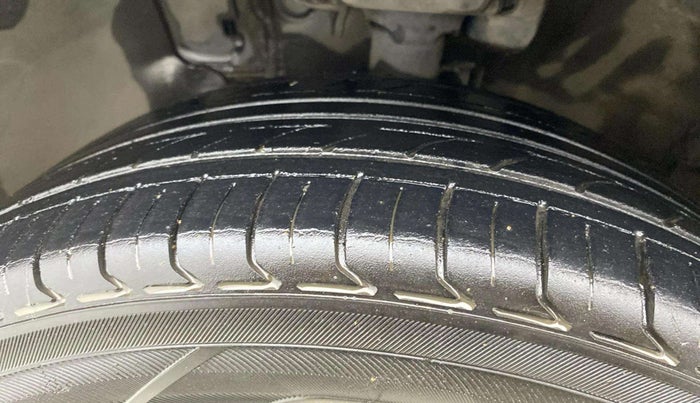2018 Hyundai Verna 1.6 VTVT SX, Petrol, Manual, 45,387 km, Left Front Tyre Tread