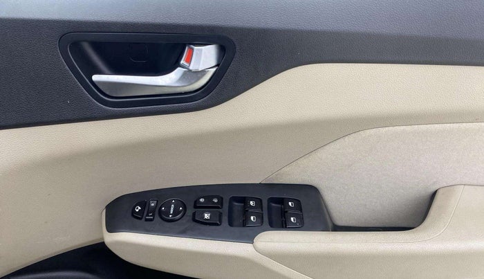 2018 Hyundai Verna 1.6 VTVT SX, Petrol, Manual, 45,387 km, Driver Side Door Panels Control