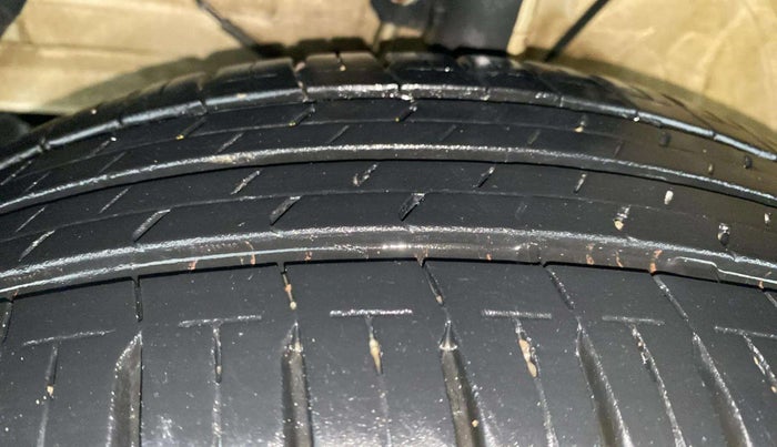 2024 Maruti Swift ZXI PLUS, Petrol, Manual, 29,102 km, Left Front Tyre Tread