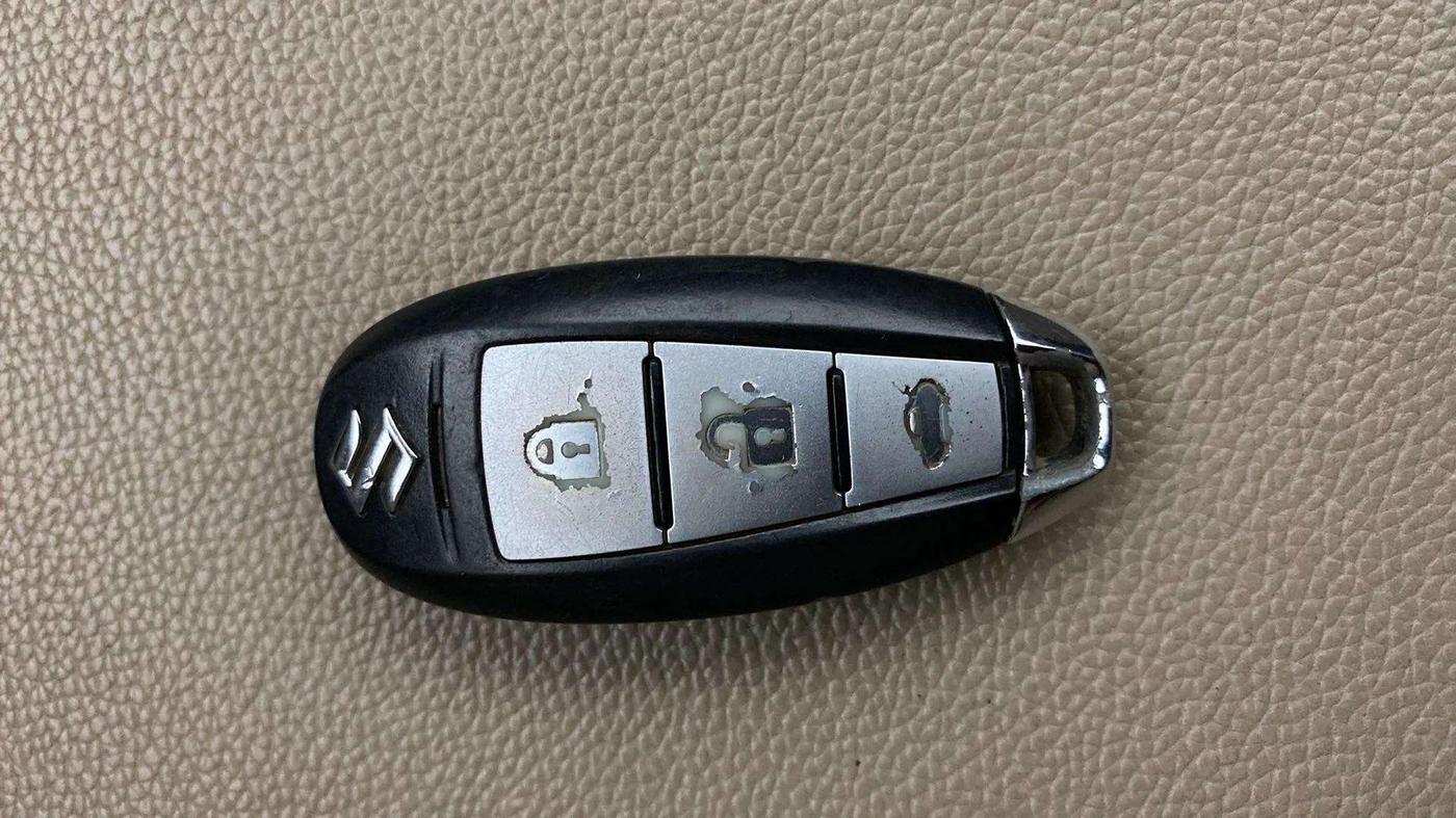 2015 Maruti Swift Dzire ZXI, Petrol, Manual, 83,575 km, Key Close Up