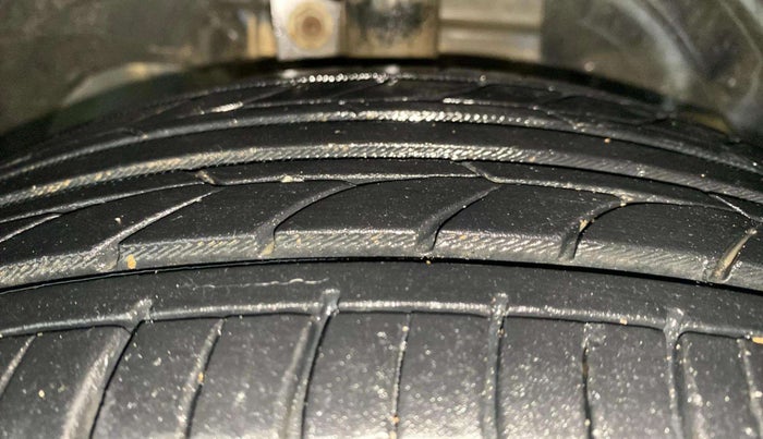 2015 Ford Figo Aspire TITANIUM 1.5 PETROL AT, Petrol, Automatic, 63,405 km, Right Front Tyre Tread