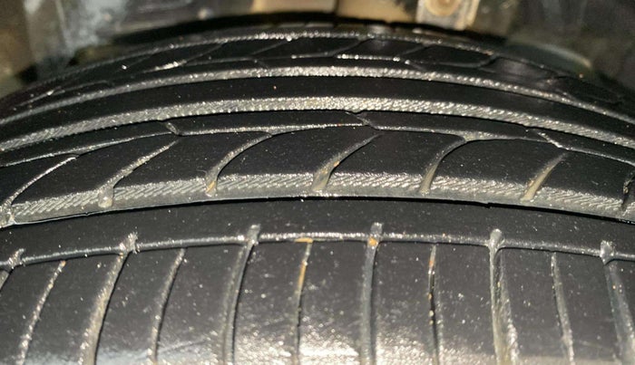 2015 Ford Figo Aspire TITANIUM 1.5 PETROL AT, Petrol, Automatic, 63,405 km, Left Front Tyre Tread