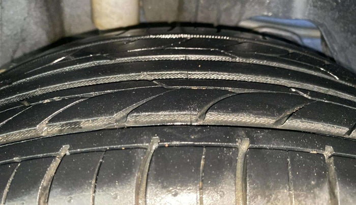 2015 Ford Figo Aspire TITANIUM 1.5 PETROL AT, Petrol, Automatic, 63,405 km, Right Rear Tyre Tread