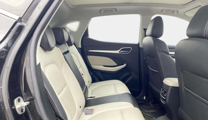 2021 MG ASTOR SHARP 1.5 MT, Petrol, Manual, 62,556 km, Right Side Rear Door Cabin