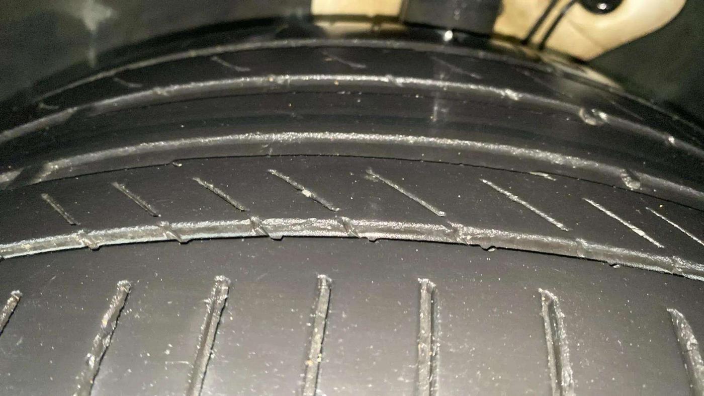 2019 Volkswagen T-ROC 1.5 TSI AT, Petrol, Automatic, 1,00,466 km, Left Front Tyre Tread