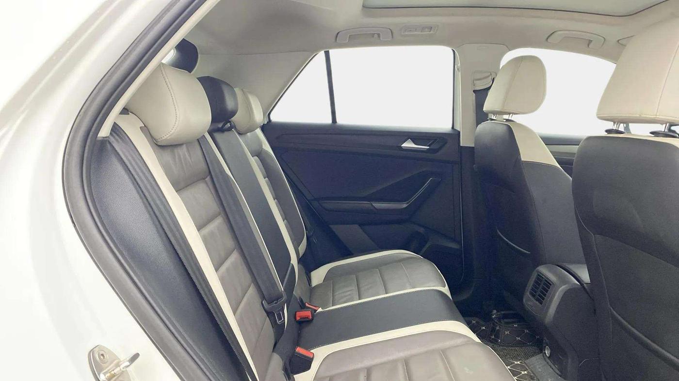 2019 Volkswagen T-ROC 1.5 TSI AT, Petrol, Automatic, 1,00,466 km, Right Side Rear Door Cabin